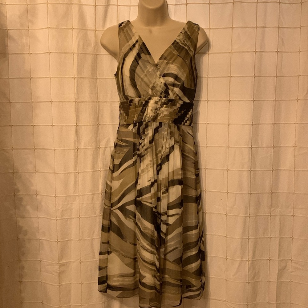 Gorgeous dress, print of brown, sage green, beige. BANANA REPUBLIC.